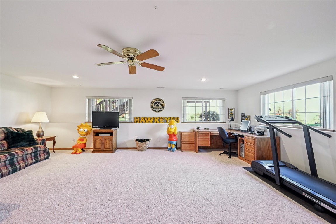 2255 Blairsferry Crossing Hiawatha IA 52233