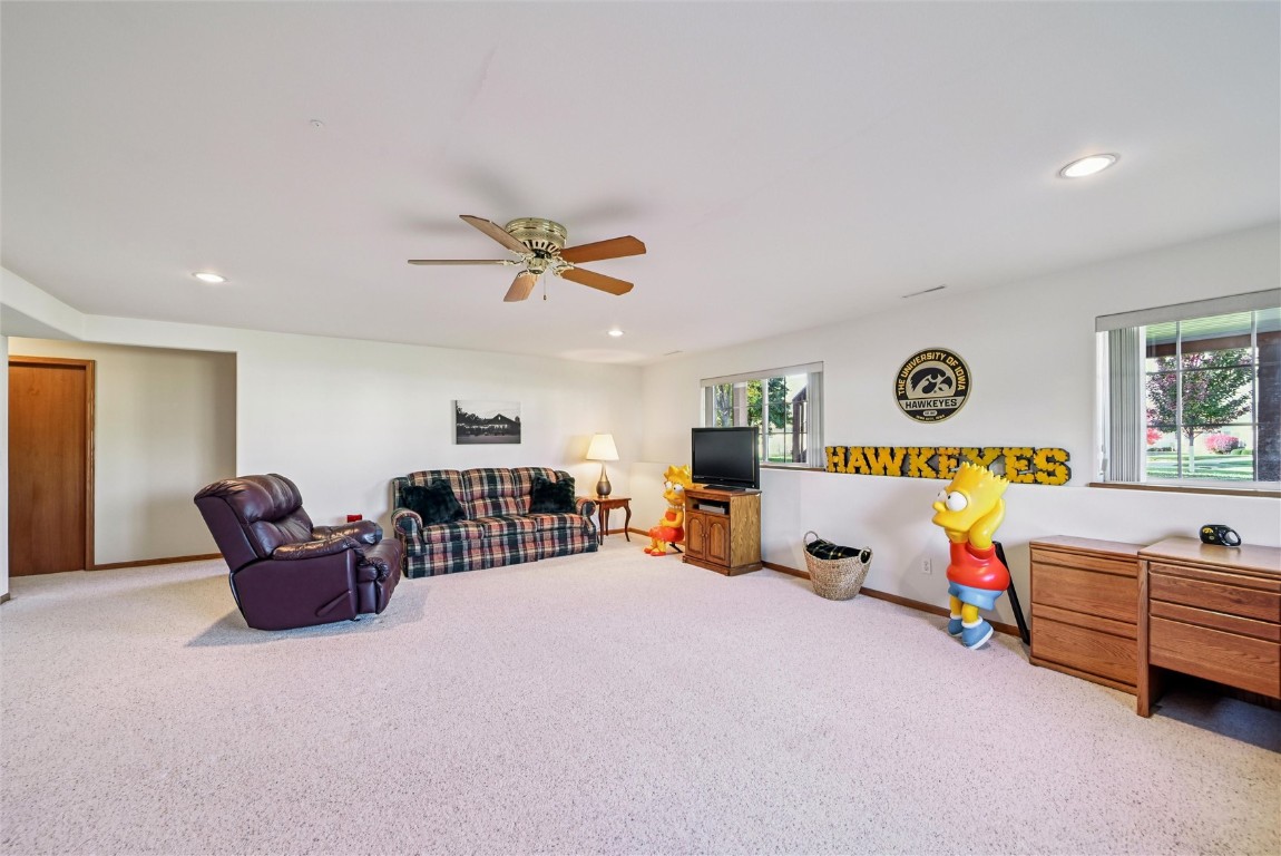 2255 Blairsferry Crossing Hiawatha IA 52233