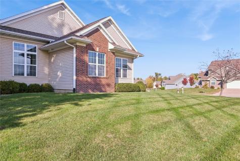 2255 Blairsferry Crossing Hiawatha IA 52233
