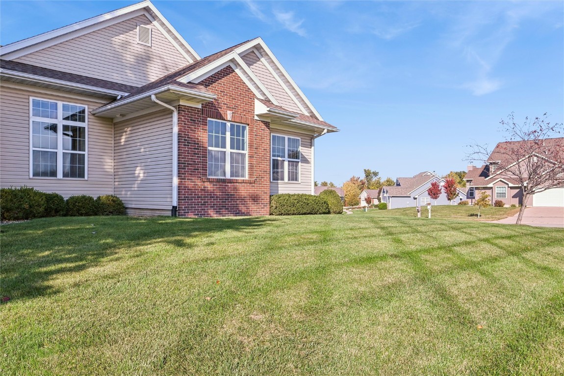 2255 Blairsferry Crossing Hiawatha IA 52233