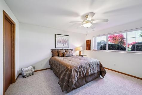 2255 Blairsferry Crossing Hiawatha IA 52233