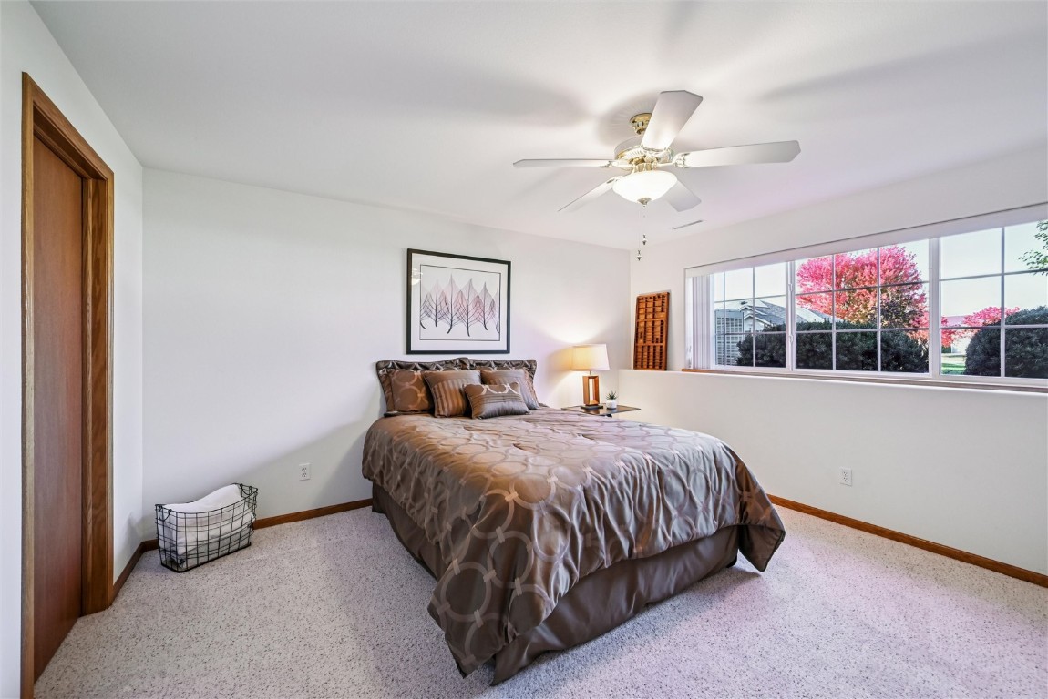 2255 Blairsferry Crossing Hiawatha IA 52233