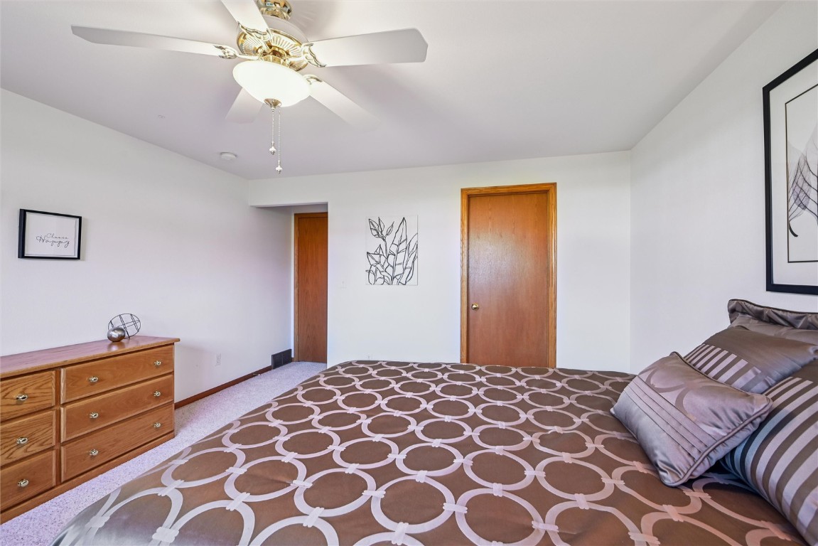 2255 Blairsferry Crossing Hiawatha IA 52233