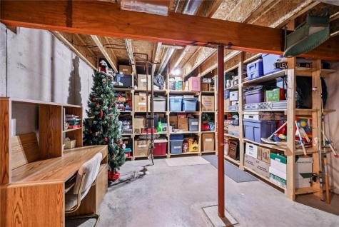 2255 Blairsferry Crossing Hiawatha IA 52233
