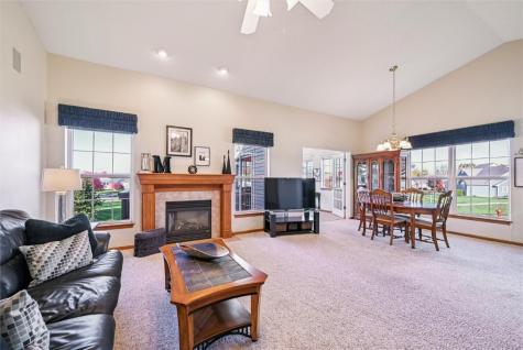 2255 Blairsferry Crossing Hiawatha IA 52233