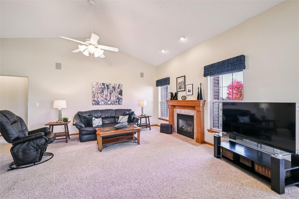 2255 Blairsferry Crossing Hiawatha IA 52233