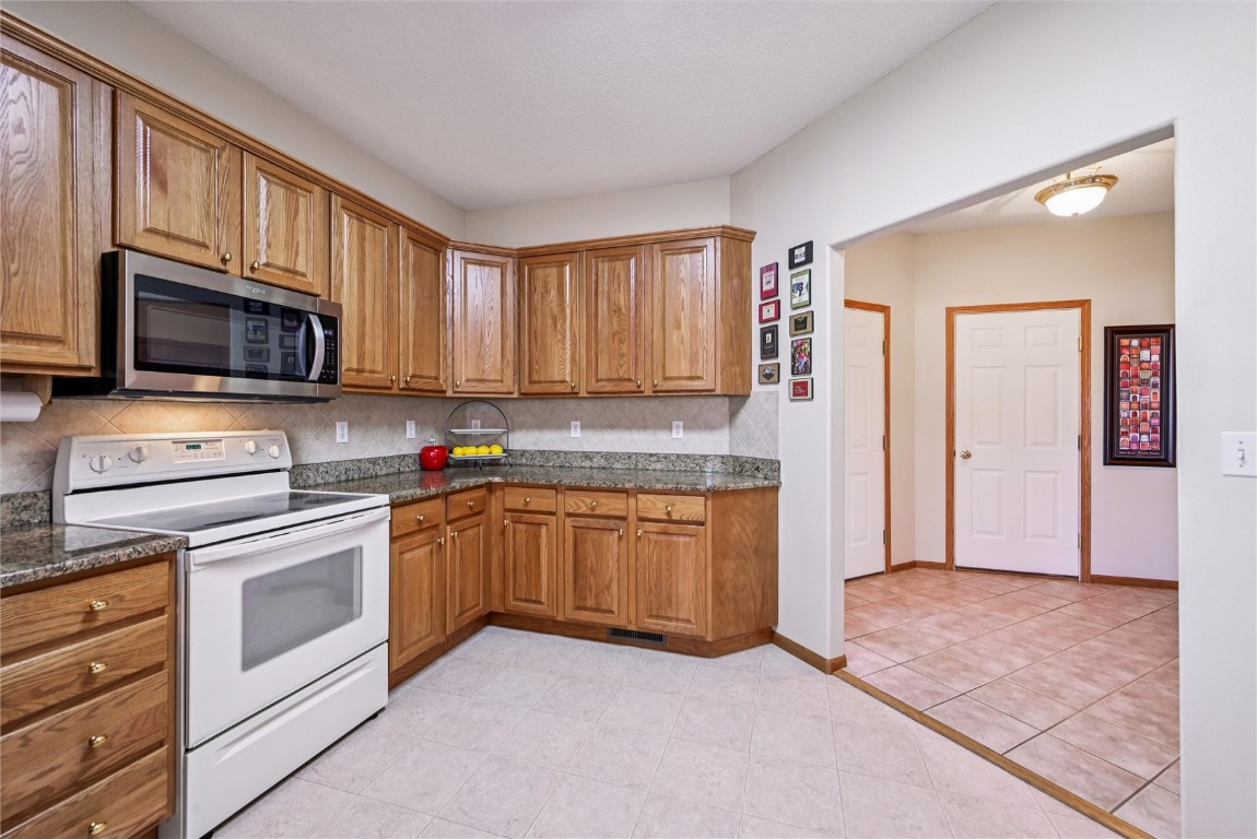2255 Blairsferry Crossing Hiawatha IA 52233