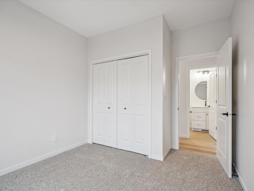 586 Maclan Circle Iowa City IA 52246