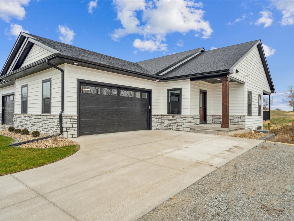586 Maclan Circle Iowa City IA 52246