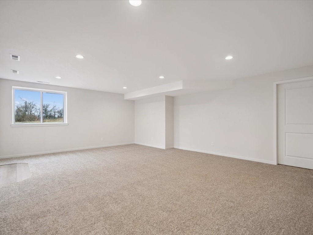 586 Maclan Circle Iowa City IA 52246