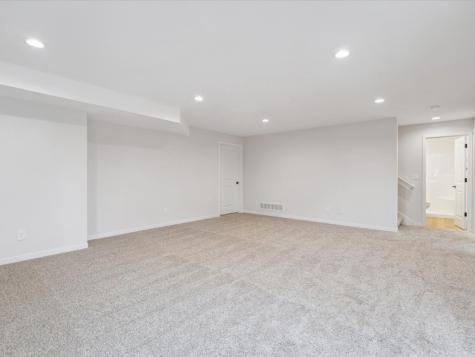 586 Maclan Circle Iowa City IA 52246
