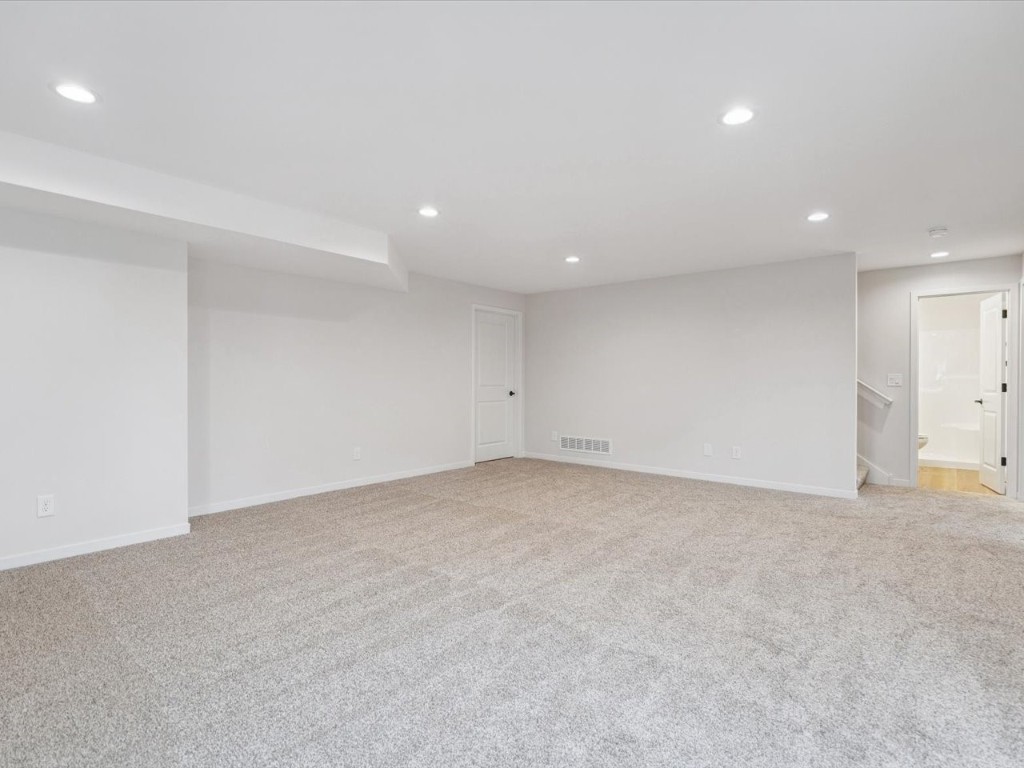 586 Maclan Circle Iowa City IA 52246