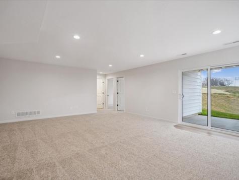 586 Maclan Circle Iowa City IA 52246