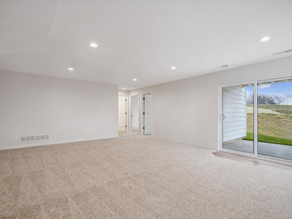 586 Maclan Circle Iowa City IA 52246
