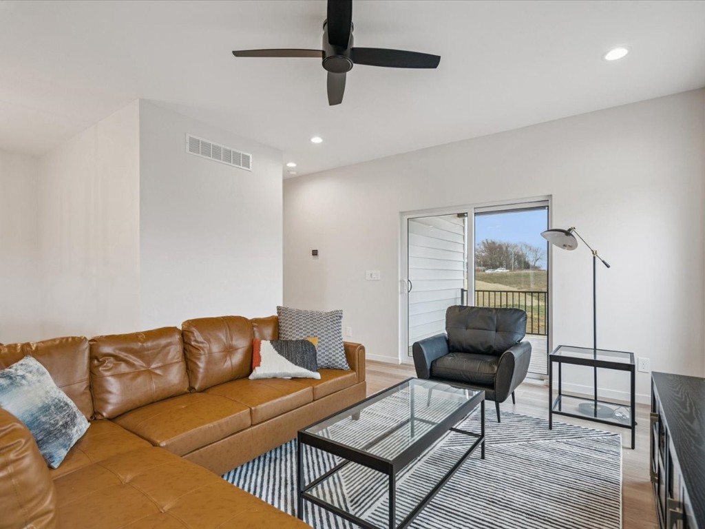 586 Maclan Circle Iowa City IA 52246