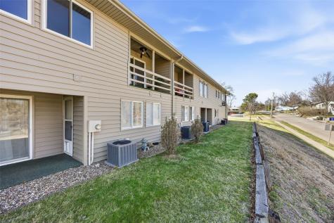 1728 Applewood Place NE Cedar Rapids IA 52402