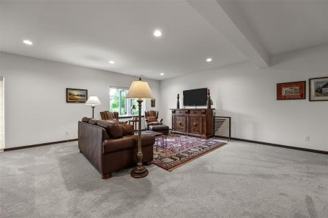 5889 Meadow Grass Circle SE Cedar Rapids IA 52403