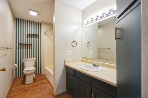 560 Augusta Circle #9 North Liberty IA 52317