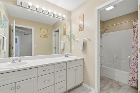 4121 Treeline Ct NE #4121 Cedar Rapids IA 52402