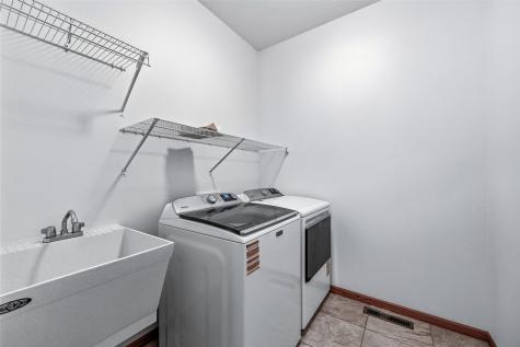 7101 Waterview Drive SW Cedar Rapids IA 52404