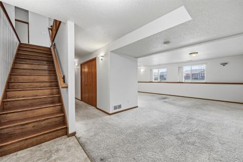 7101 Waterview Drive SW Cedar Rapids IA 52404