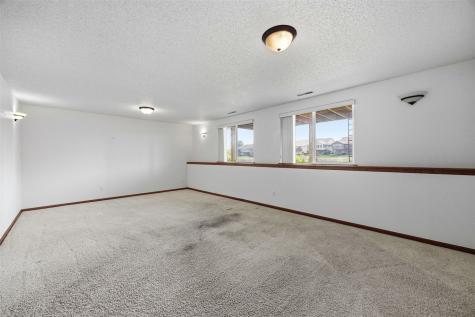 7101 Waterview Drive SW Cedar Rapids IA 52404