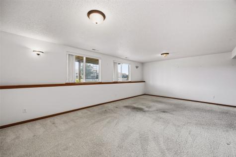 7101 Waterview Drive SW Cedar Rapids IA 52404