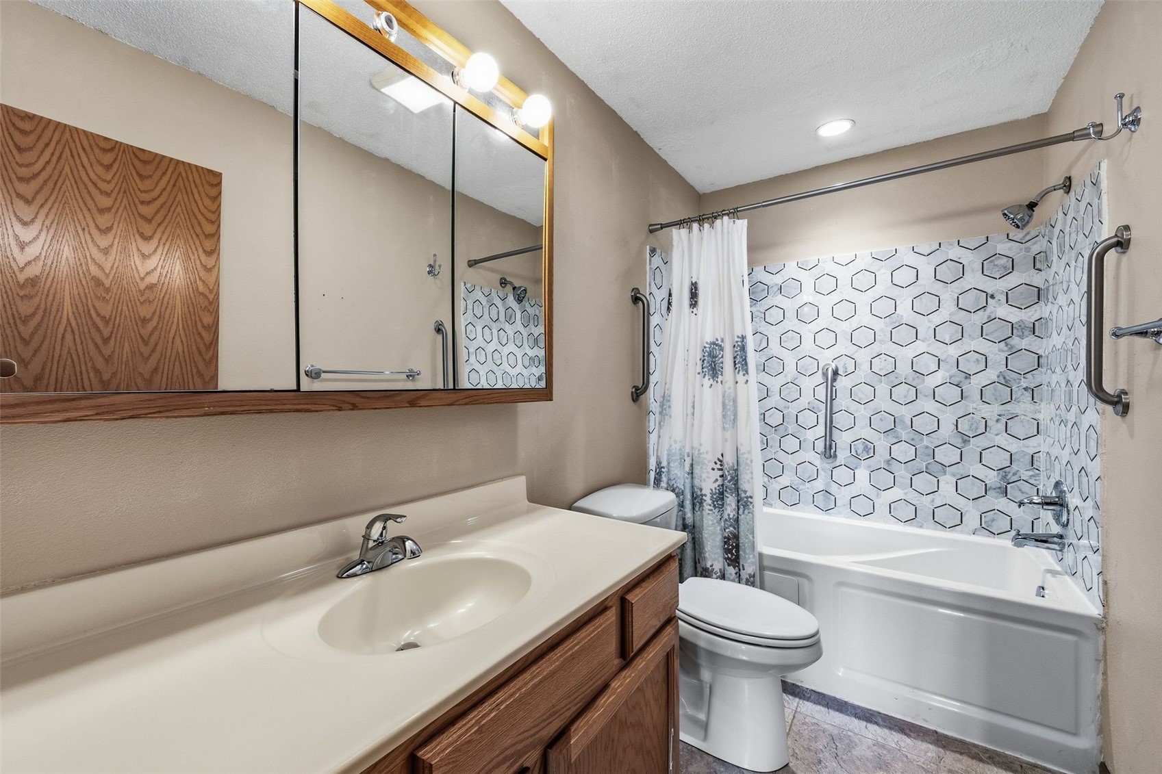 7101 Waterview Drive SW Cedar Rapids IA 52404