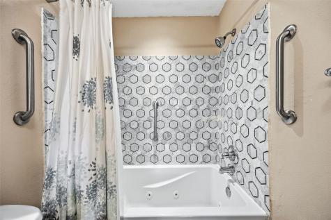 7101 Waterview Drive SW Cedar Rapids IA 52404