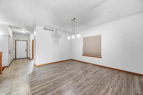 7101 Waterview Drive SW Cedar Rapids IA 52404