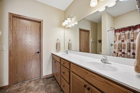 607 Stone Hedge Drive NW Cedar Rapids IA 52405