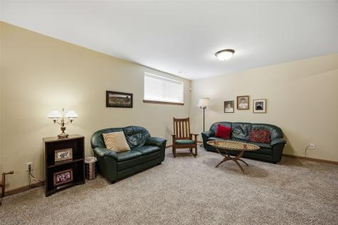 607 Stone Hedge Drive NW Cedar Rapids IA 52405
