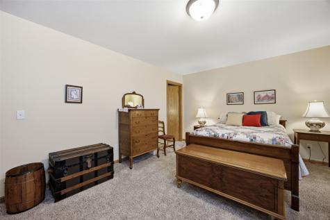 607 Stone Hedge Drive NW Cedar Rapids IA 52405