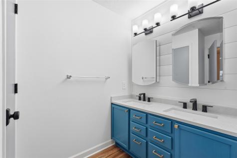 1079 74th NE Cedar Rapids IA 52402