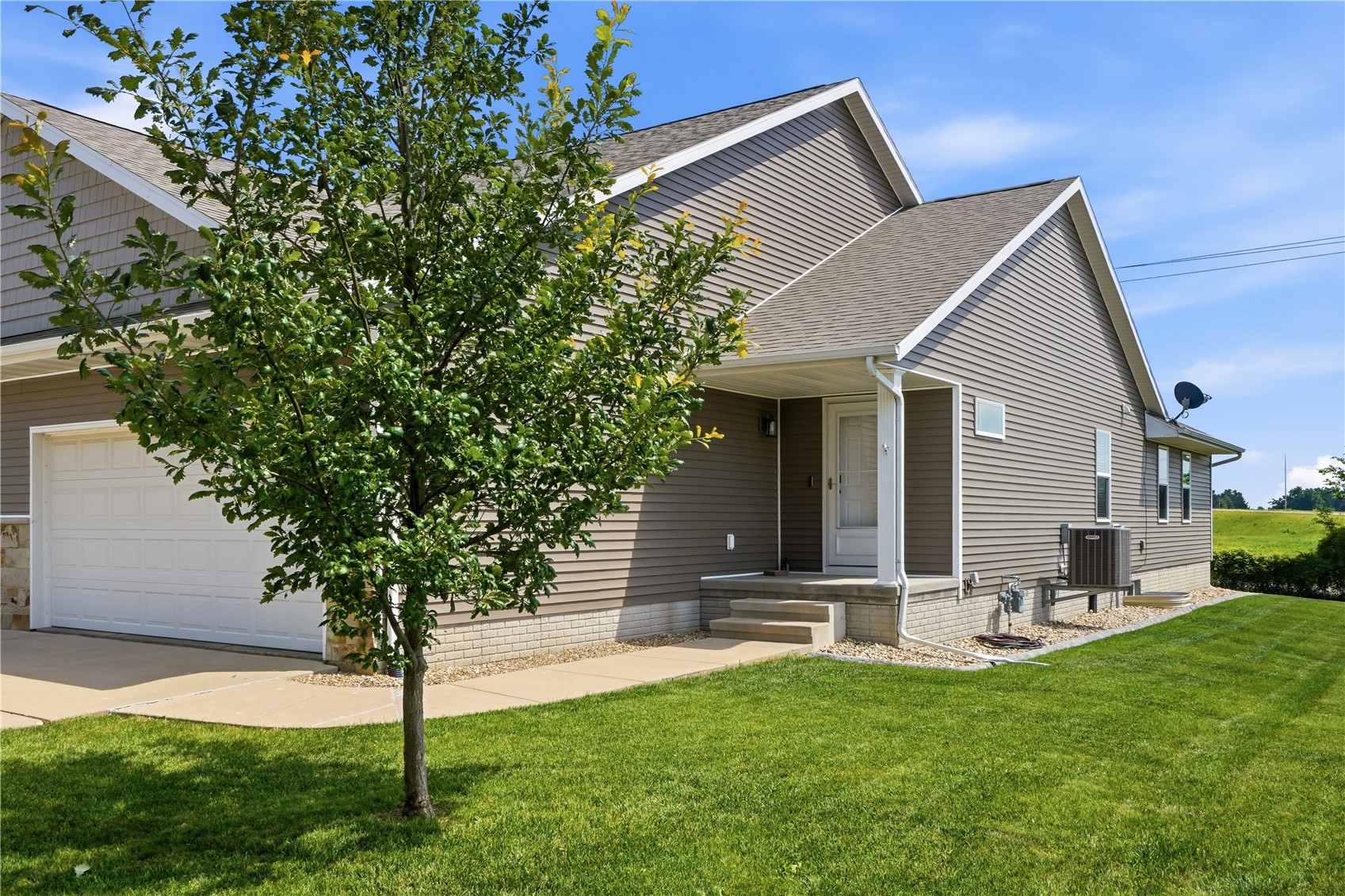 5613 Dostal Drive Cedar Rapids IA 52404