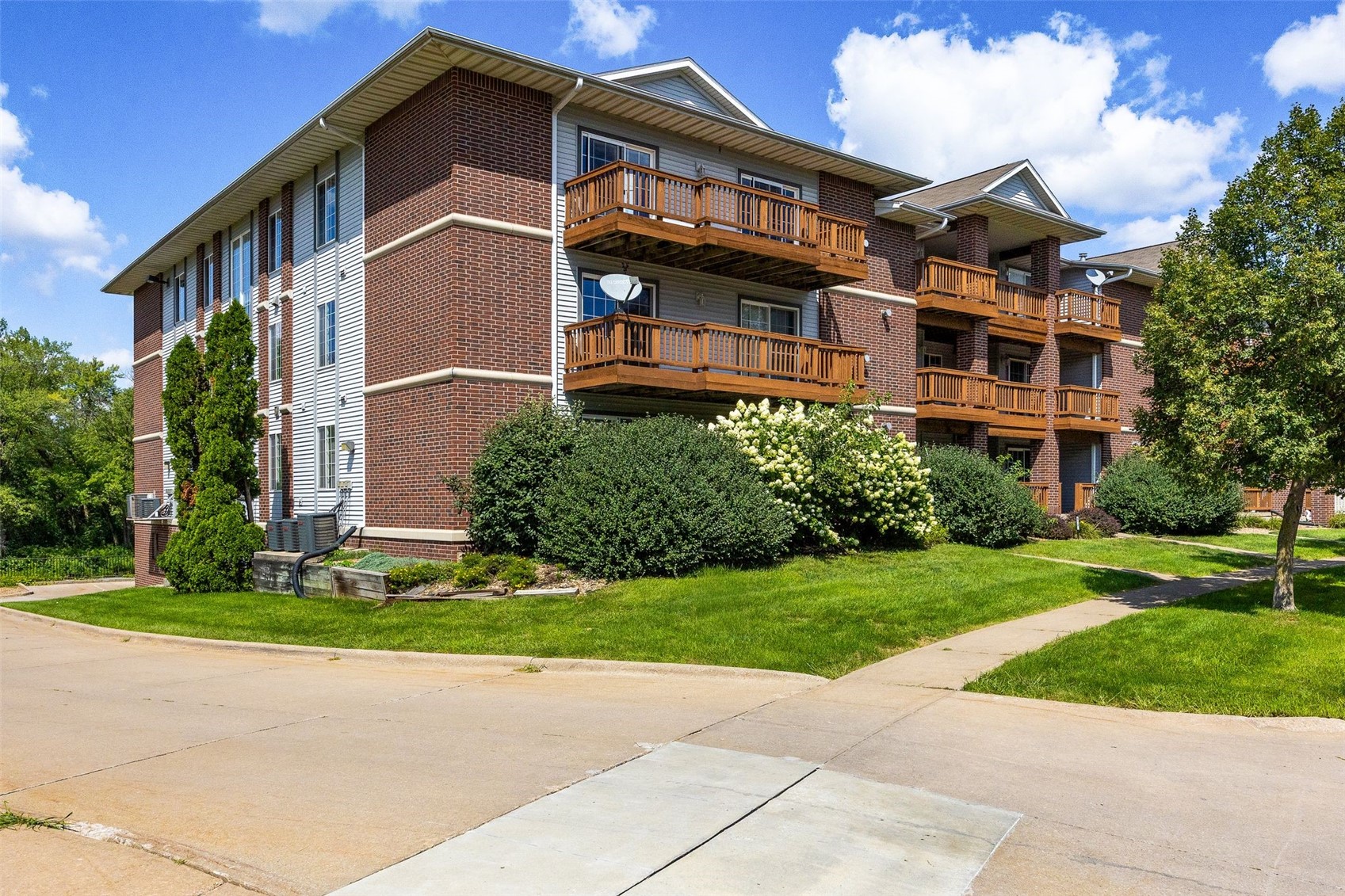536 West Side Drive Iowa City IA 52246
