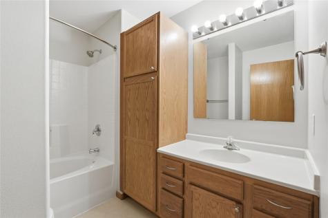 6 Ashford Place Iowa City IA 52245