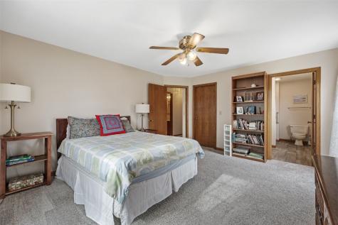 4545 Westchester Drive Drive NE Cedar Rapids IA 52402