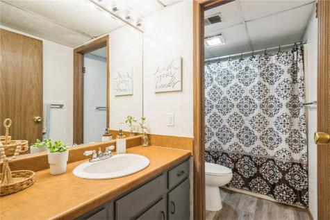 2955 Bowling Street SW Cedar Rapids IA 52404