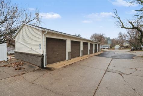 2955 Bowling Street SW Cedar Rapids IA 52404