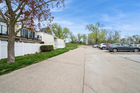 2955 Bowling Street SW Cedar Rapids IA 52404