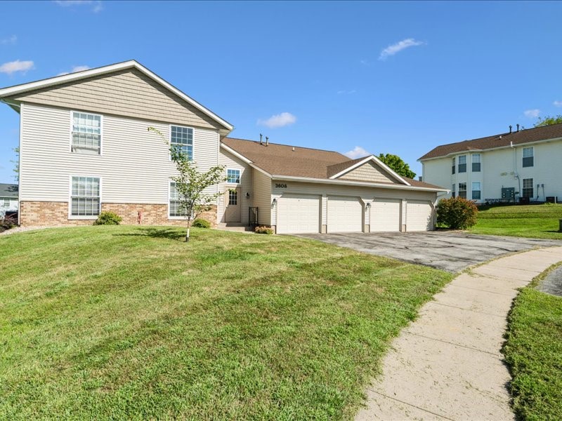 Cedar Rapids IA, 3608 Foxborough Terrace NE, Unit B