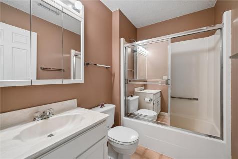 3713 Foxborough Terrace NE Cedar Rapids IA 52402