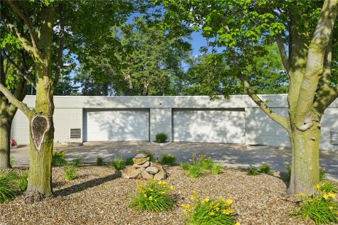 2222 1st Avenue NE Cedar Rapids IA 52402