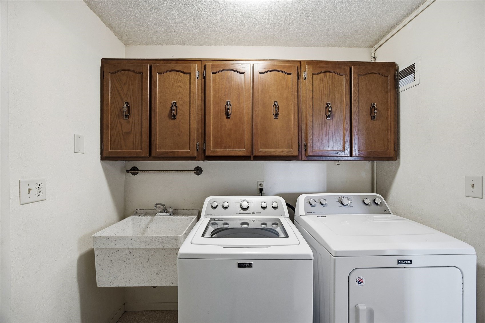 411 Crimson Drive NE Cedar Rapids IA 52402