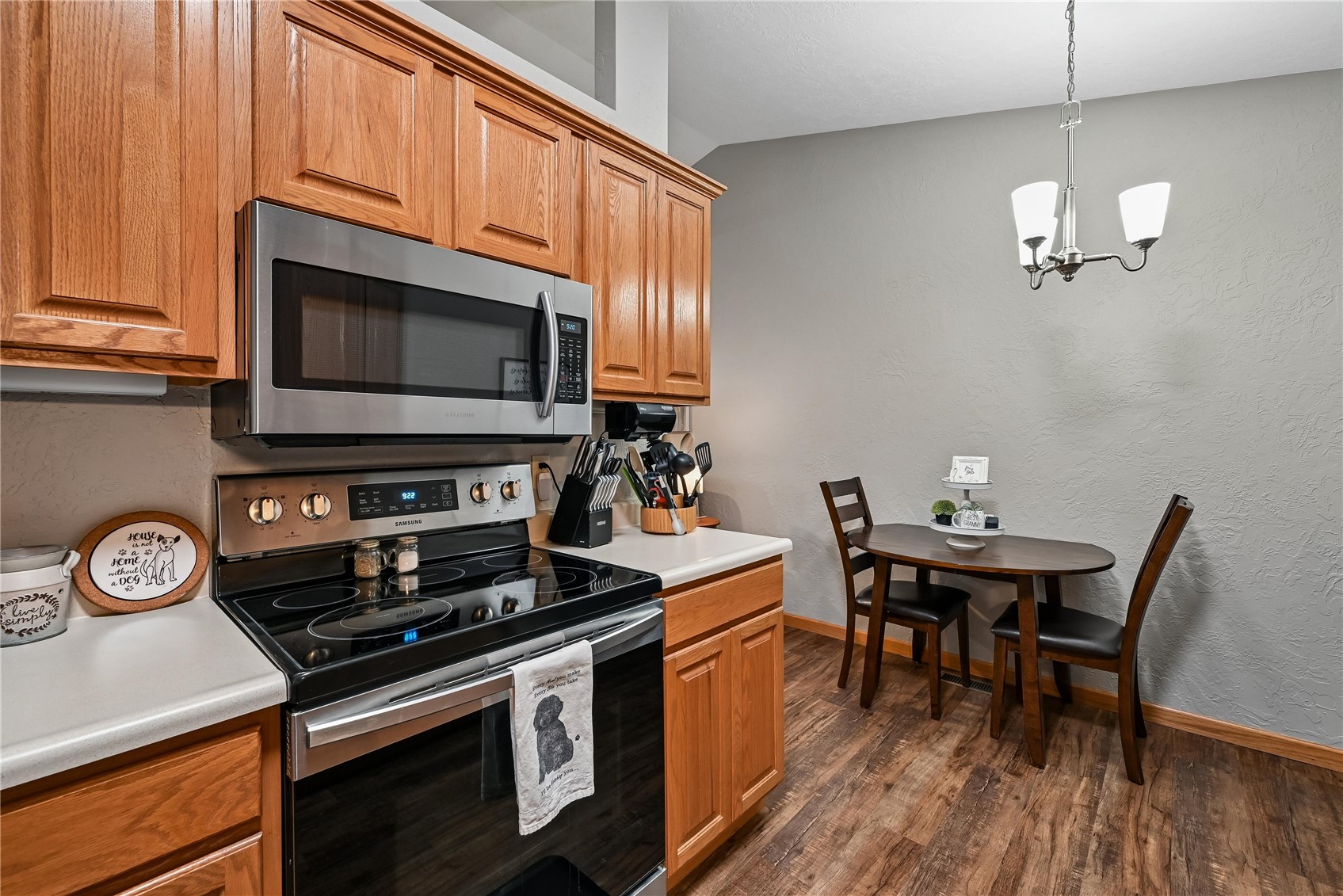 102 Richland Avenue Urbana IA 52345