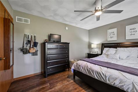 102 Richland Avenue Urbana IA 52345