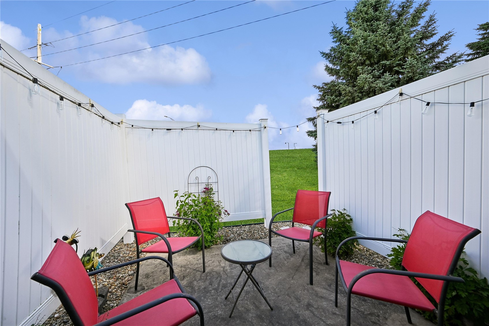 102 Richland Avenue Urbana IA 52345