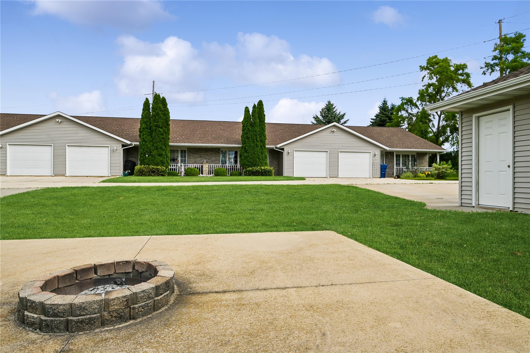 102 Richland Avenue Urbana IA 52345
