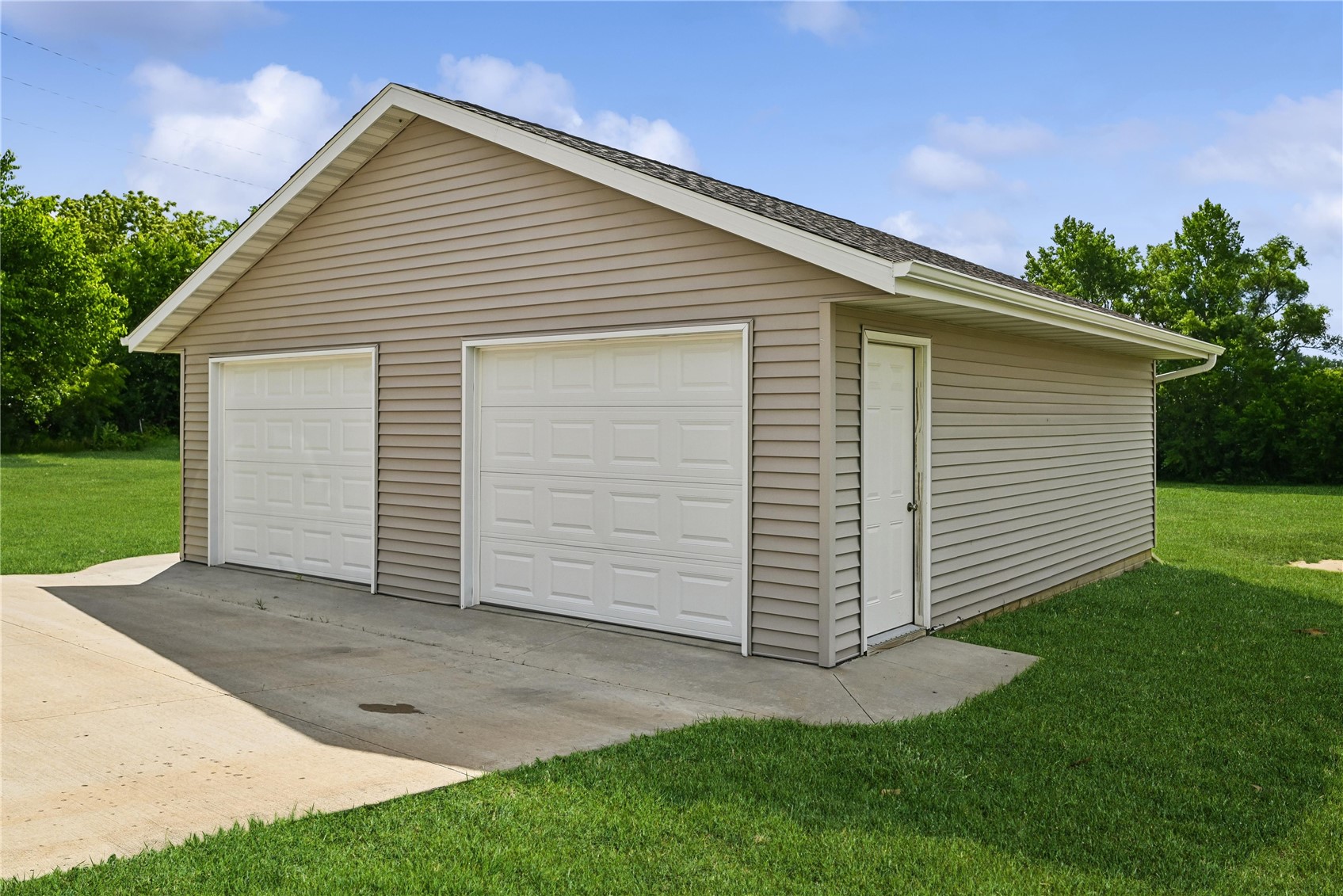 102 Richland Avenue Urbana IA 52345